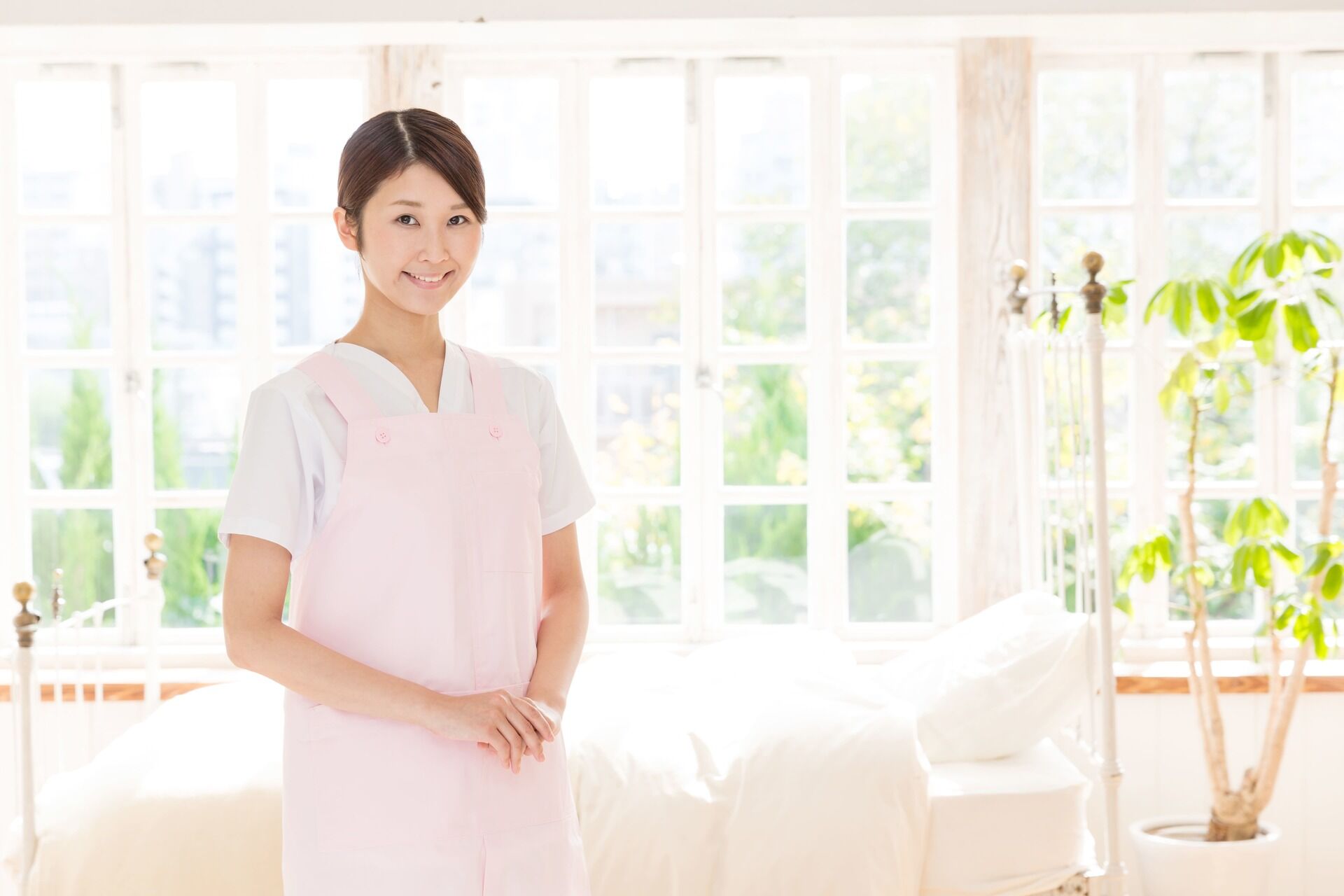 笑顔の女性スタッフ (1)
